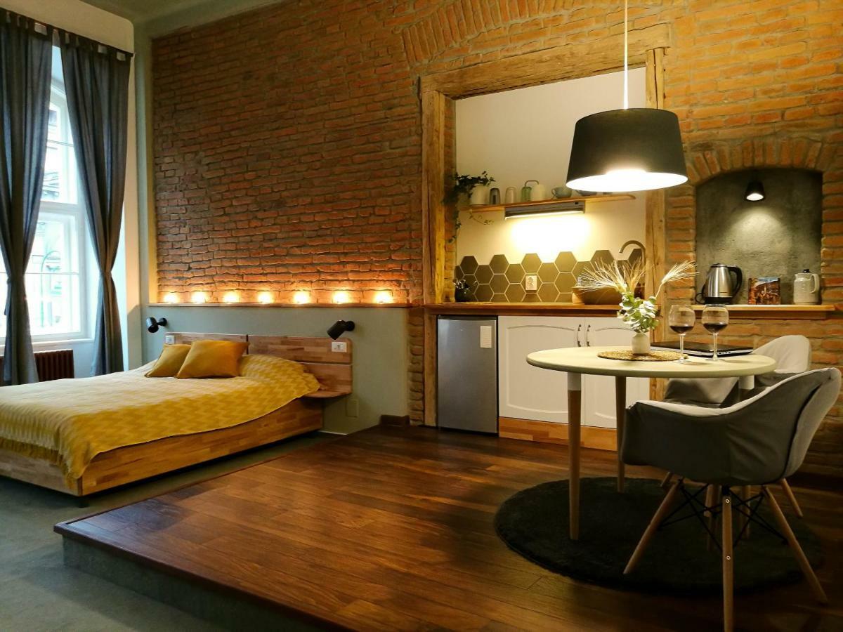 Zada Studio - Old City Center Brasov Bagian luar foto